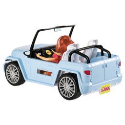 Bloom and her car 2